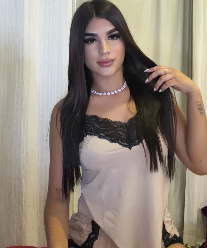 LAURA TRANS ARDIENTE UNICA TRANS SEXO LIBRE