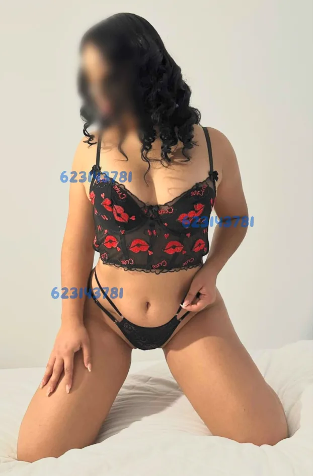 JOVEN DIVINA MORBOSA Y COMPLETA