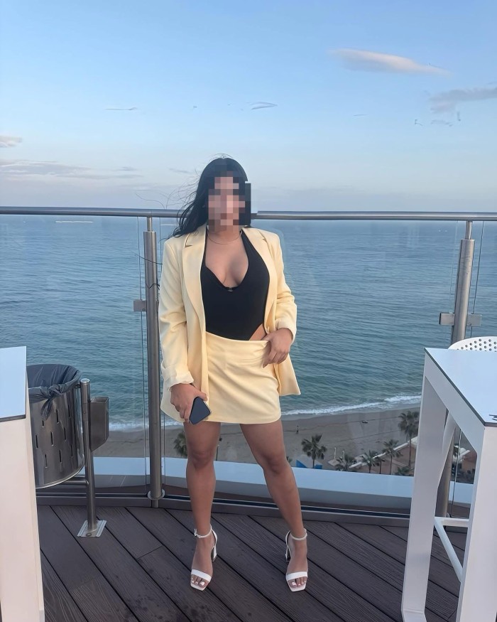 613523718 elegancia y deseo en una sola jovencita