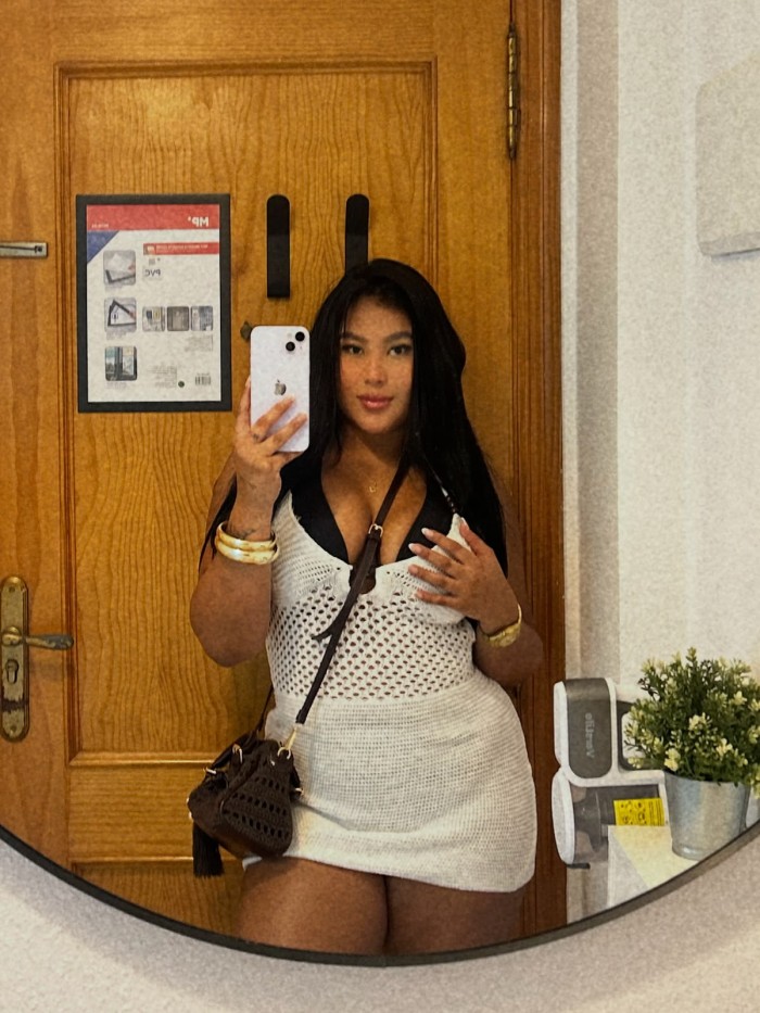 NAOMI QUIERO QUE ME FOLLES COMO DESEES