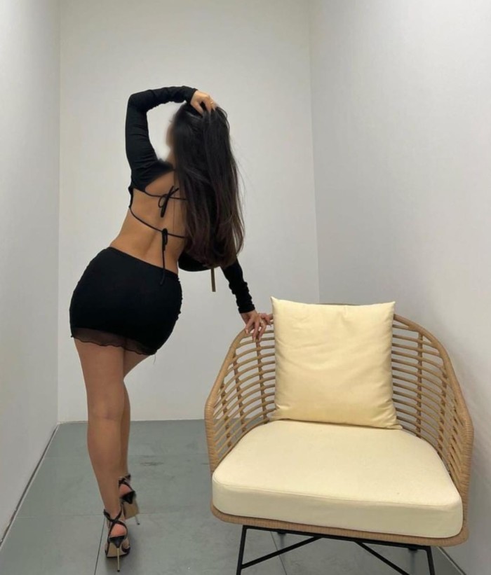 Priscila joven e implicada