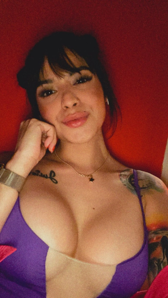 DELICIOSA LUJURIOSA ARDIENTE MUY COMPLETA