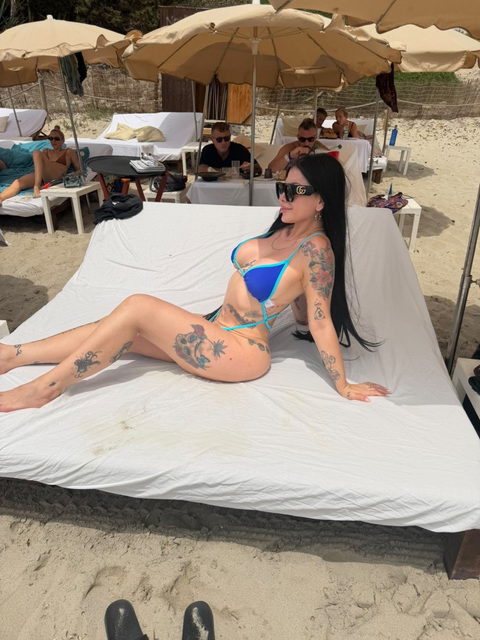 VALENTINA  EN ISLA CHICA SEXO LUJURIA FIESTA A TOPE