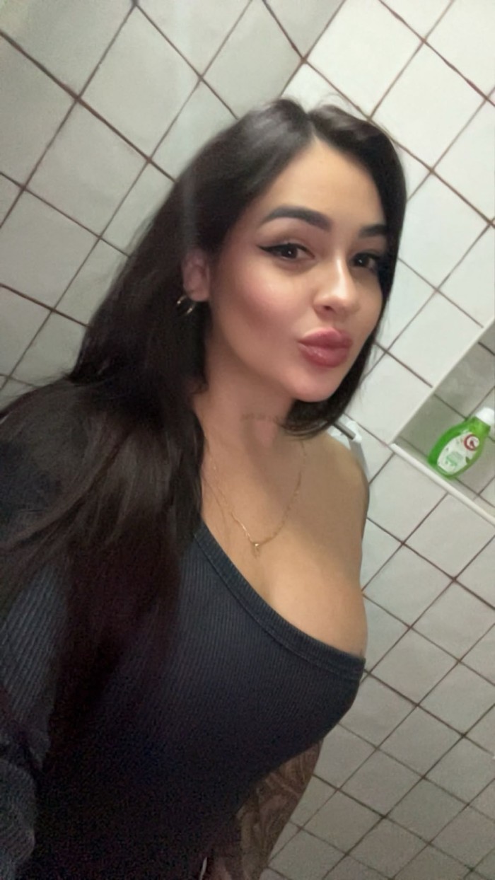 GUAPA CAÑERA EXPLOSIVA MAMADORA