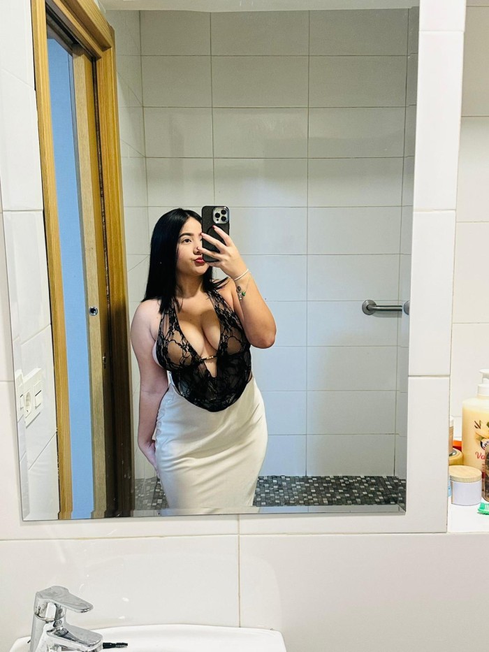 LUCIA COMPLACIENTE DISPUESTA AL PLACER