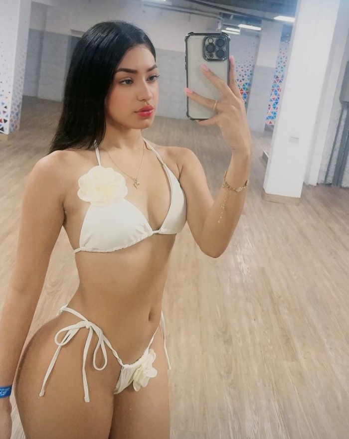 Jovencita ardiente y fogosa scort vip girona