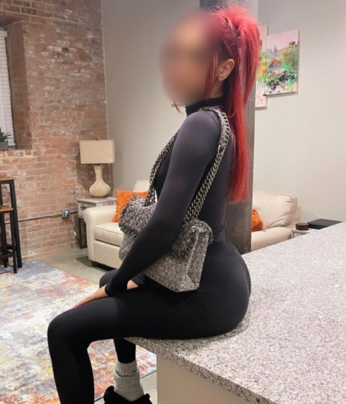 LATINA DE CURVAS PERFECTAS QUIERO FIESTA Y SEXO