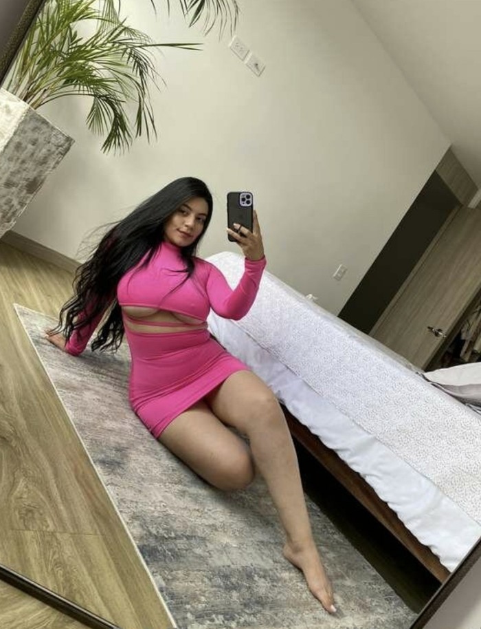Alejandra deliciosa y ardiente morena muy folladora