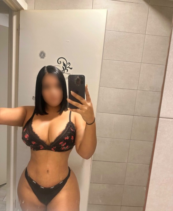 FIESTERITA SEXY MUY CACHONDA CON GANAS DE SEXO