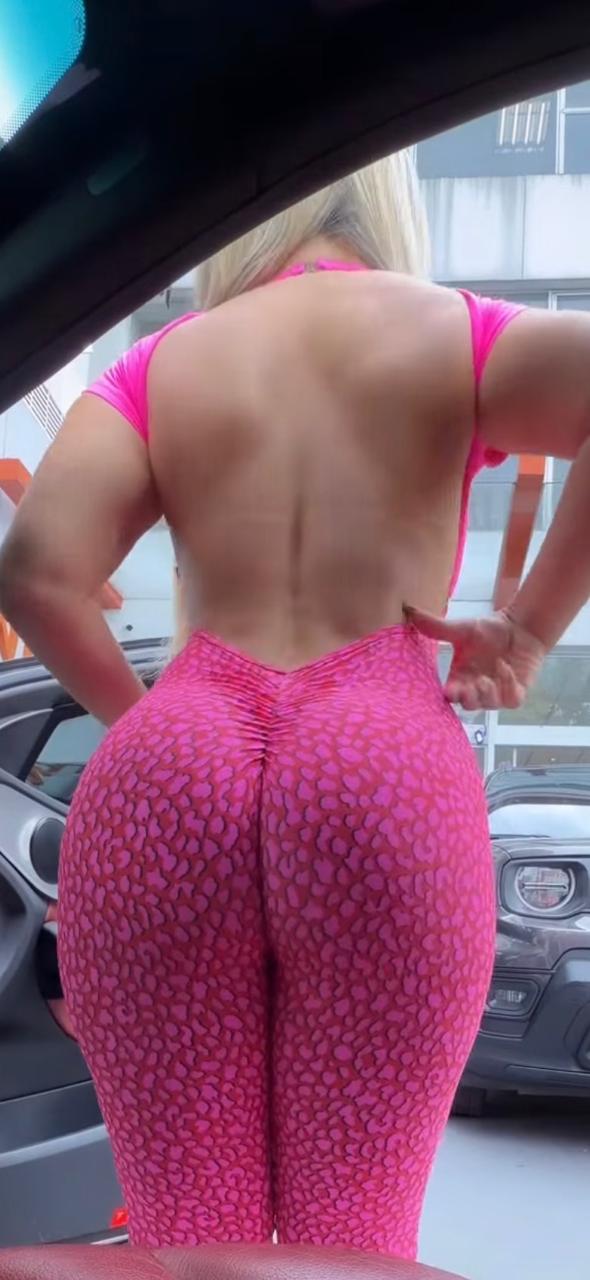 RUBIA DELICIOSA FIESTERA ENTREGADA COMPLACIENTE