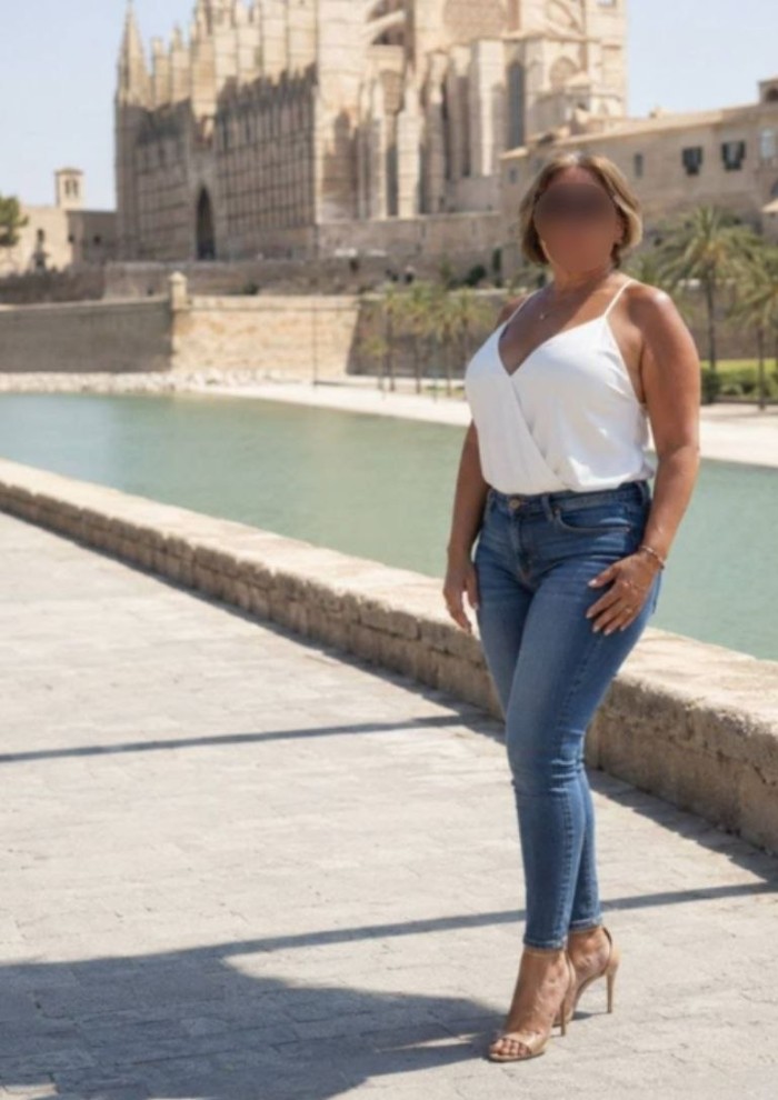YOLI RUBIA DULCE TRAVIESA Y JUGUETONA MADURITA 24H