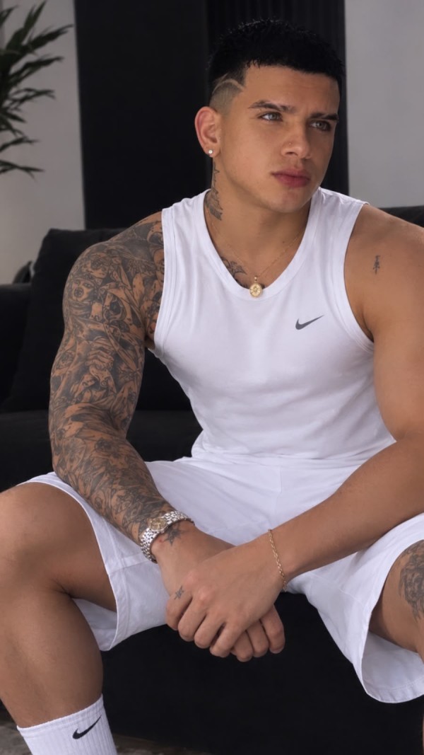 MATEO EN BENIDORM SEXO FIESTA LUJURIA A TOPE