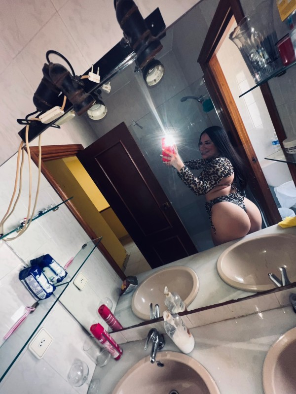 Amigas desatadas haciendo la fiesta elche