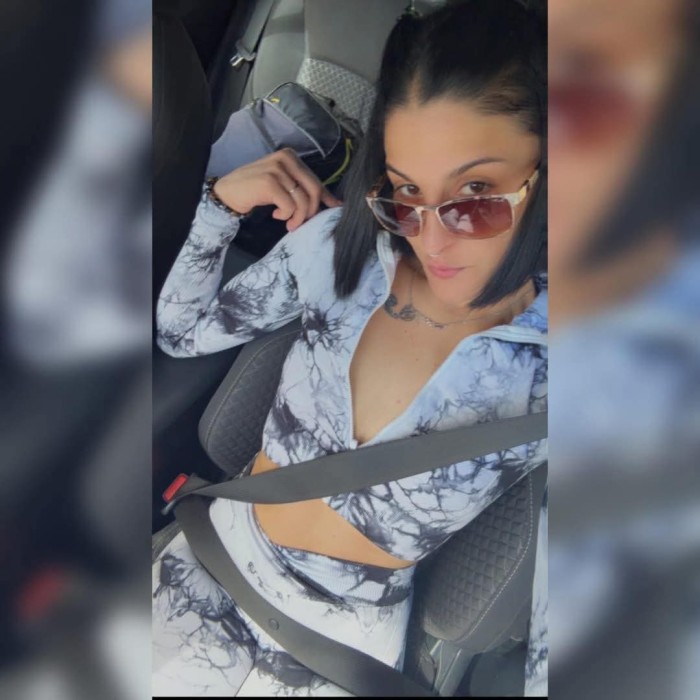 LATINA CACHONDA QUIERE POLLAS GRUESAS