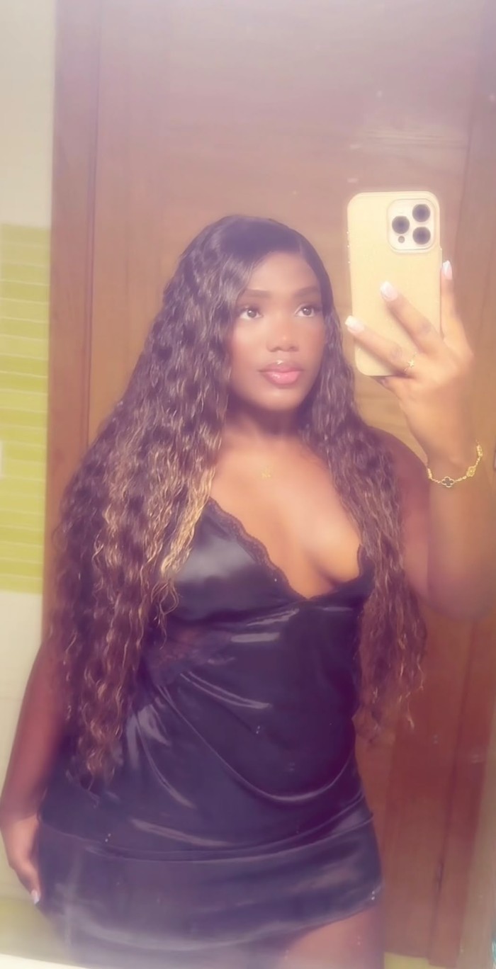 MORENA CON ARDIENTES CURVAS EN TORREVIEJA GUARRA Y FIESTERA