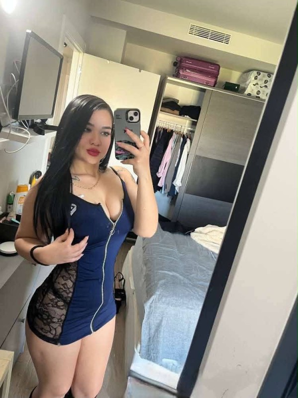 Camila joven delgada fiestera nueva en Torreviaje
