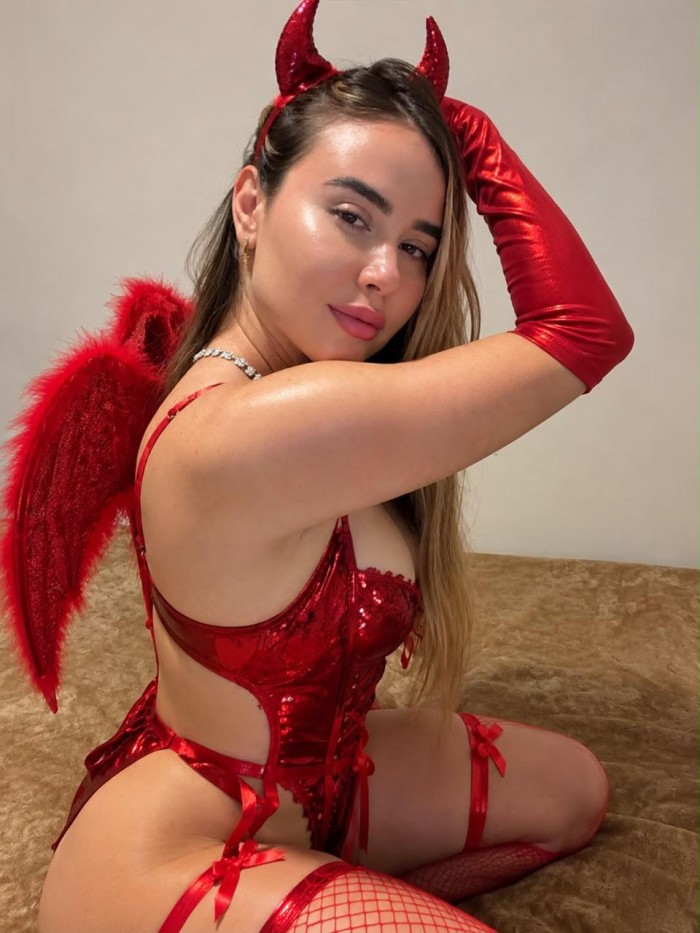 VALERIA NOVEDAD MUY ARDIENTE, FIESTERA Y COMPLACIE