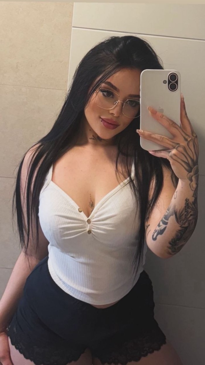 SALOMÉ DULCE TETONA , ELEGANCIA Y PICARDIA !
