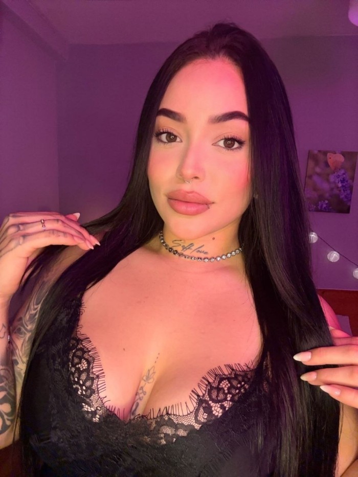 SALOMÉ DULCE TETONA , ELEGANCIA Y PICARDIA !