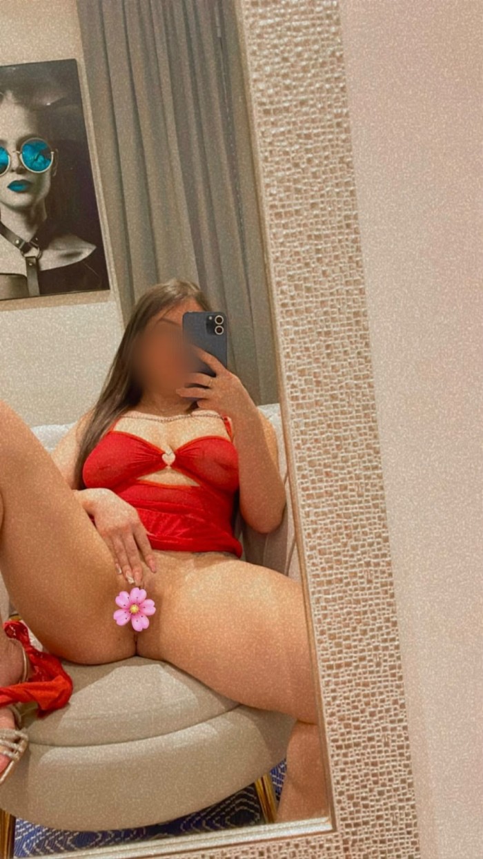 EN NUEVA ANDALUCIA DIOSA EROTICA MUY CALIENTE VEN Y FOLLEMOS A TOPE