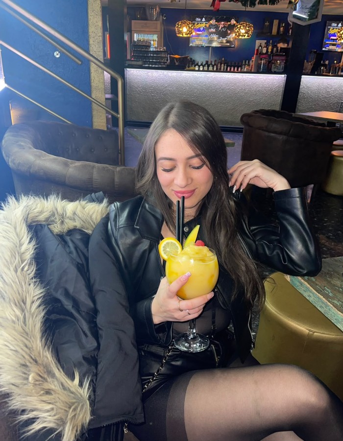EN NUEVA ANDALUCIA DIOSA EROTICA MUY CALIENTE VEN Y FOLLEMOS A TOPE