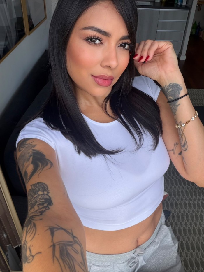 ANTONELA EN MALAGA QUITAME LAS BRAGAS QUIERO SEXO