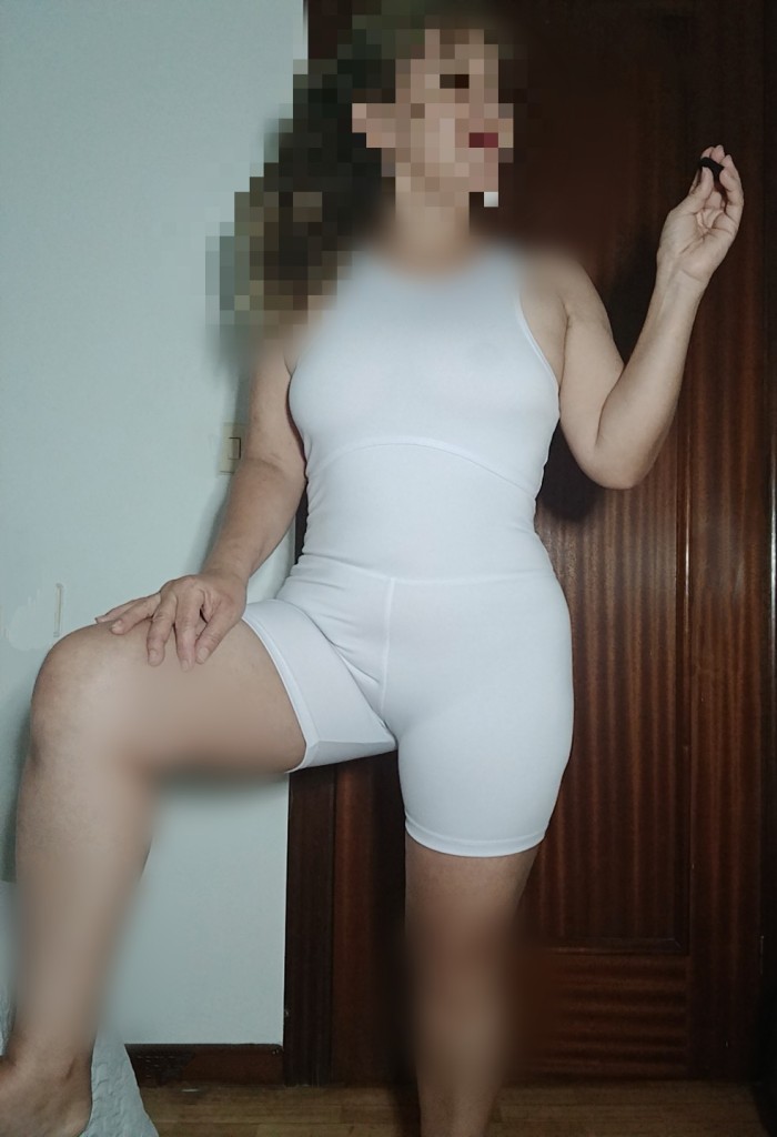 Pequeña madura implicada de buen ver