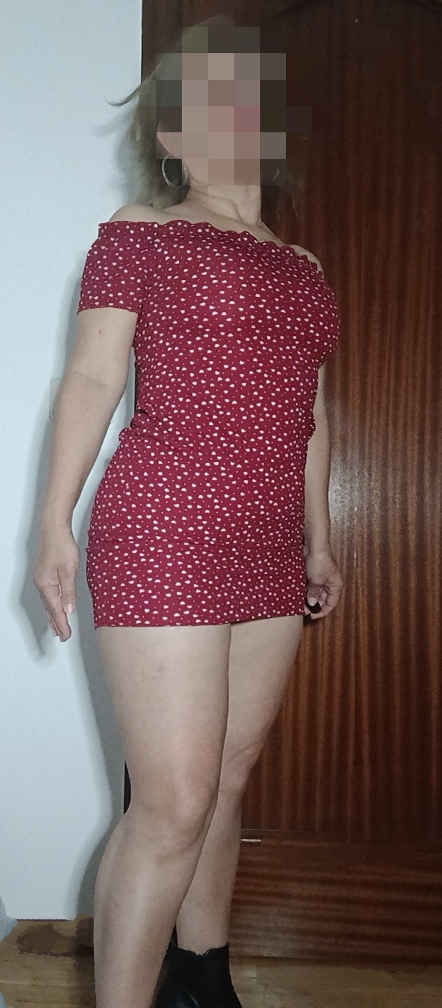 Pequeña madura implicada de buen ver