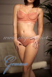 GEMMA- UNA ESCORT MORENA DE PRECIOSOS OJOS VERDES