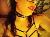 SUMISA REAL CON GANAS DE EXPERIMENTAR DE RODILLAS.