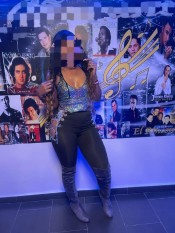 HERMOSA DE PIEL CANELA Y  PLACENTERA