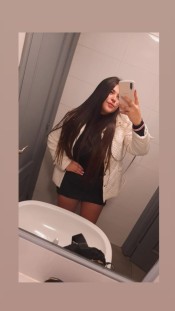 LATINA HERMOSA Y JOVEN