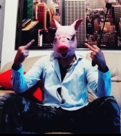 AMO Y AYUDANTA BUSCAN SLAVES