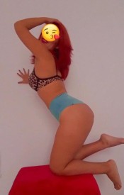 GUAPíSIMA LATINA PELIROJA CALIENTE Y MUY SIMPáTICA