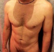 CHICO LATINO DE COMPAñíA COMPLACIENTE