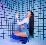 EXQUISITA Y SENXUAL LATINA