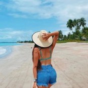 UNA LATINA DE SANGRE CALIENTE Y EL COÑITO TAMBIEN