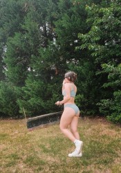 CHICA ELEGANTE Y MUY MORBOSA