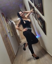 LA DIOSA DE LAS FIESTAS NOCTURNAS, VIENES O VOY!