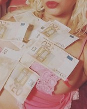 VICTORIA BABY SOLITA EN CASA