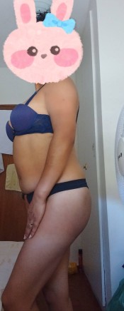 AMA DE CASA MUY GUARRA TE LA CHUPA EN EL COCHE