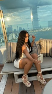 TU MORENA REPLETA DE CURVAS