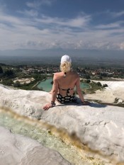 RUBIA QUE VES EN LA FOTO CON PIEL BLANCA COMO SAL.