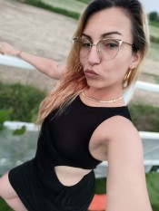 DELICIOSA MORENA GUARRA Y COMPLACIENTE