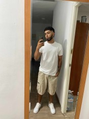 JOVEN COLOMBIANO EXTROVERTIDO