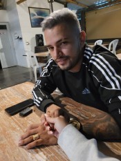 COLOMBIA MASCULINO DE BARRIO CON EXPERIENCIA