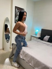 JOVEN TRANS DE POLLA JUGUETONA