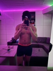 CHICO JOVEN DISPONIBLE, CON GANAS DE SALIR