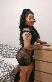 MORENA CON RICOS LABIOS DE MIEL