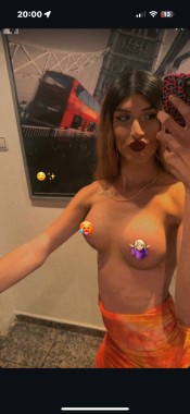 CHICA TRANS JUGUETONA